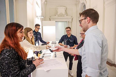 Powertrain-Conference:_an-der-Registrierungstheke