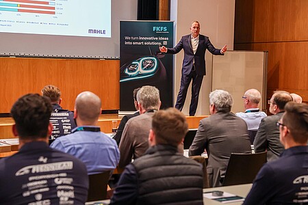 Powertrain-Conference:_Plenarredner-auf-Bühne